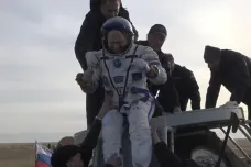 Ruští kosmonauti se vrátili z ISS, velení se poprvé ujala Evropanka