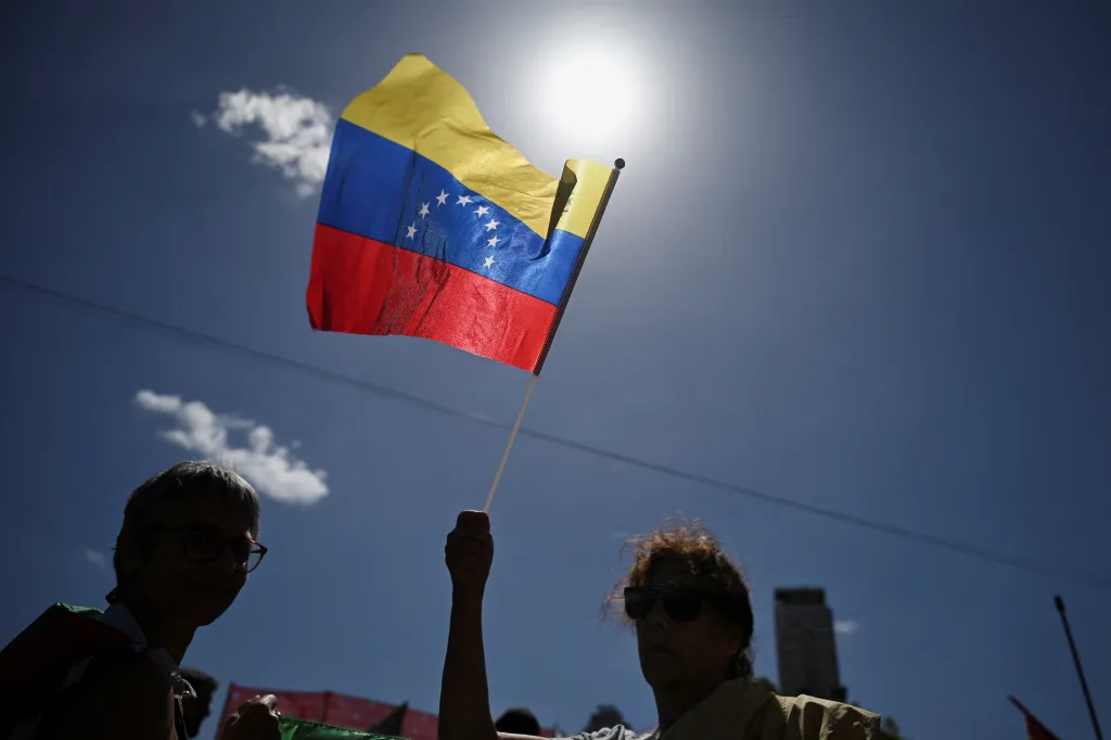 Protest v Buenos Aires proti americkým úderům ve Venezuele