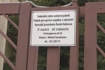 Zmrazením majetku pokračuje spor s ruskou firmou. Nájemníci mohou zůstat v bytech, skončí ale hotovostní platby