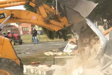 Kroměřížský Račín je minulostí. K zemi šel poslední dům ve známé vyloučené lokalitě