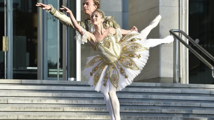 Klaudia Radačovská a Ivan Popov v ukázce z baletu