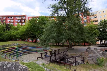 Oprava hřiště na Fifejdách: Ne nějaké boudičky, ale fajne místo pro chachary 