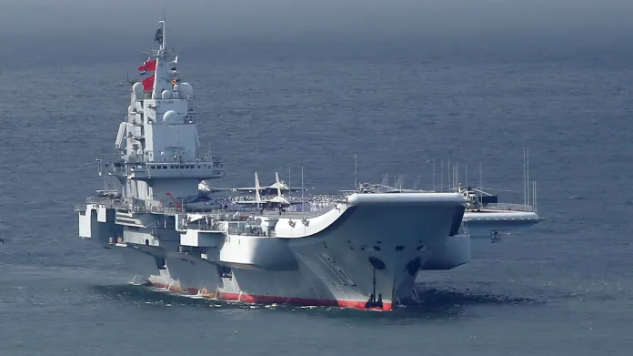 Letadlová loď Liao-ning zakotvila v Hongkongu