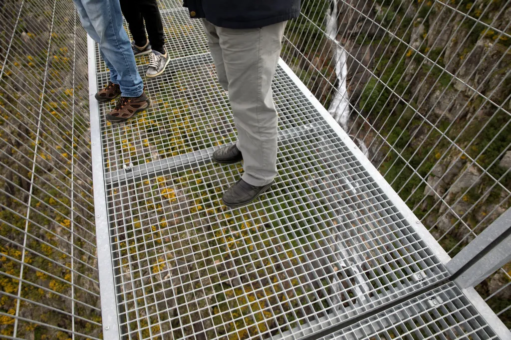 Portugalci otevřeli nejdelší visutý most pro chodce na světě nazvaný „516 Arouca"