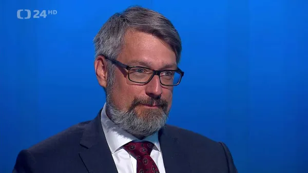 Evropa je příliš slabá, aby prosadila vlastní cíle na Ukrajině, míní Landovský