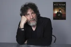 Recenze: Neil Gaiman se dívá sice zdálky, ale dobře 