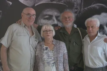 Setkání po 50 letech. Josef Koudelka, který fotil invazi, se v Praze potkal s demonstranty z Moskvy