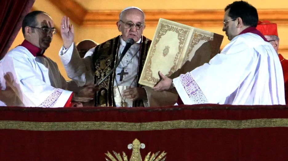 Papežem je kardinál Bergoglio z Argentiny