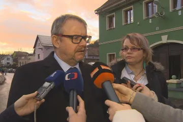Praskající domy, přeplněné kanály. Prackovice chtějí, aby stát napravil, co D8 způsobila
