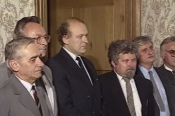 30 let zpět: Vystřídá vás vláda nová, vzešlá ze svobodných voleb