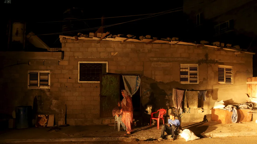 Obyvatelé Gazy při odstávkách elektřiny