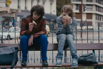 Recenze: Michel Gondry si dopřál klukovskou jízdu pomíjivostí