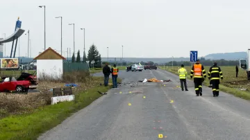 Tragická nehoda osobního vozu s kamionem u Klecan nedaleko Prahy