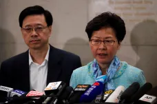 Zákon o vydávání podezřelých do Číny je mrtvý, říká správkyně Hongkongu. Opozice jí nevěří