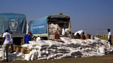 OSN vyslala do oblasti dodávky humanitární pomoci. Jako první se na místo dostaly kamiony, které převážejí potraviny
