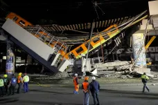 Pod linkou metra se zhroutil most, kvůli pádu soupravy v Mexiku zemřelo nejméně dvacet čtyři lidí