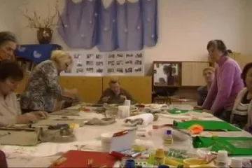 Praktické tvoření v klubu pro seniory