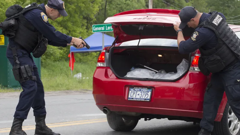 Pátrání po uprchlých vězních v USA