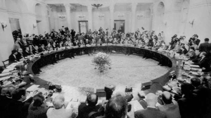 Jednání u kulatého stolu ve varšavském Místodržitelském paláci v roce 1989