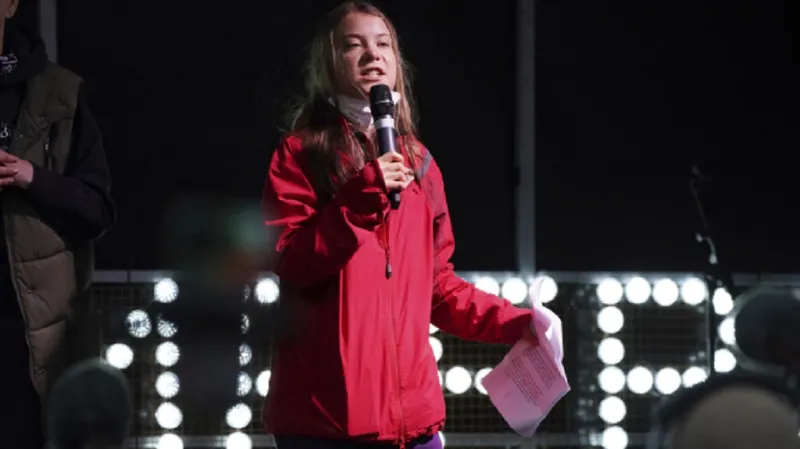 Švédská aktivistka Greta Thunbergová na demonstraci v Glasgow
