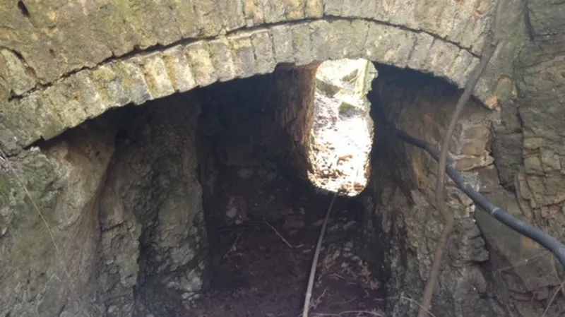 Oblouk kamenného můstku