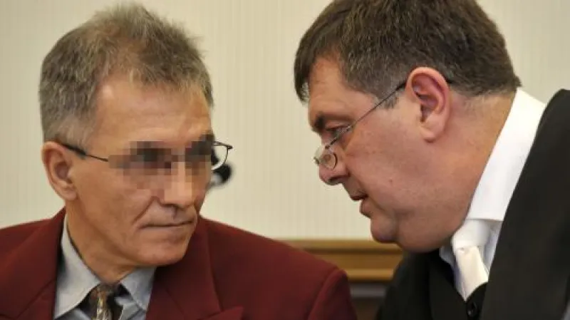 Detlef S. se svým obhájcem Thomasem Dueberem