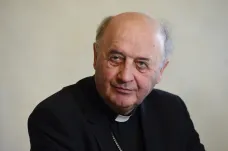 Arcibiskup Graubner je řazen ke konzervativnímu křídlu církve