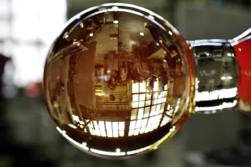 Kulatý křišťál pro kulaté Vary. Moser chystá glóby