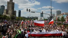 Příznivci Rafala Trzaskowského se sešli na varšavském náměstí Ústavy