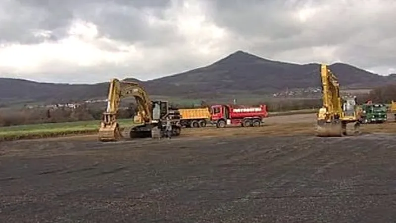 Stavba dálnice v Českém středohoří