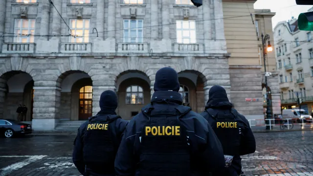 Policie obvinila muže kvůli podílu na sebevraždě matky oběti střelby, píše iRozhlas