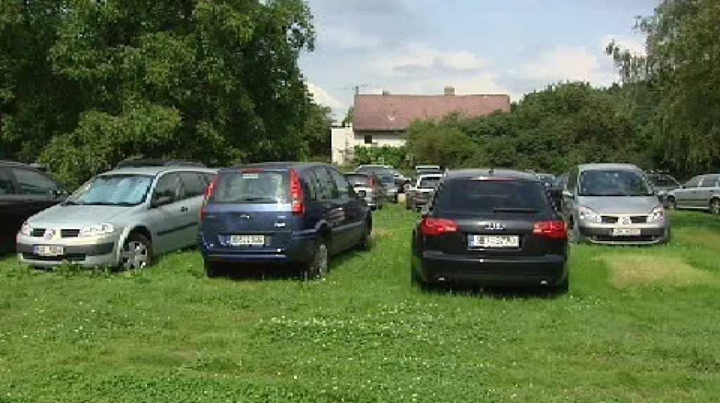 Parkoviště na zahradě