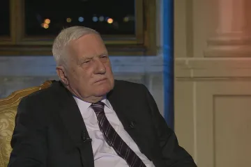 Klaus tepal Pavlovu inaugurační řeč, ocenil ale avizovaný přesun novoročních projevů