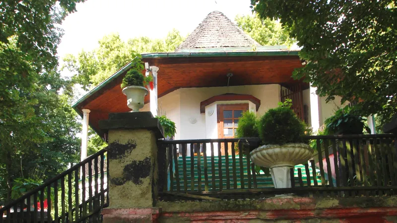 Lovecký zámeček Dvojhradí před požárem