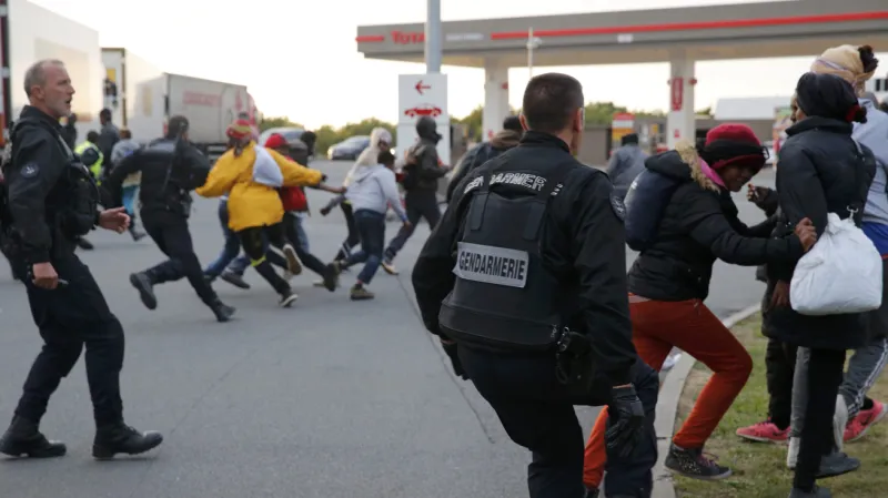 Policisté v Calais jsou na hraně možností