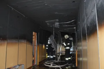 Hasiči evakuovali z vysokoškolských kolejí stovky studentů