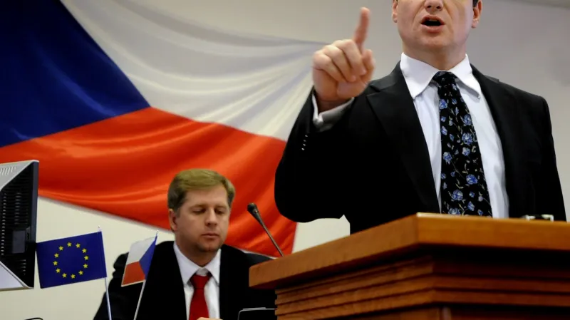 Nový středočeský hejtman Rath, v pozadí jeho předchůdce Bendl