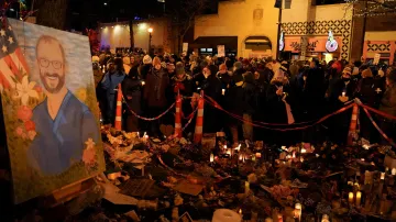 Pieta v Minneapolisu za zastřeleného zdravotníka Alexe Prettiho
