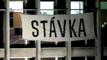 Transparent na budově zpravodajství