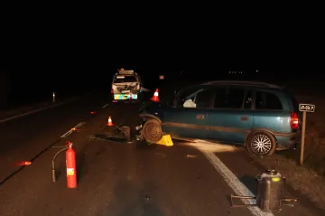Opilá řidička narazila na Zlínsku do policejního auta, dva policisté jsou zranění
