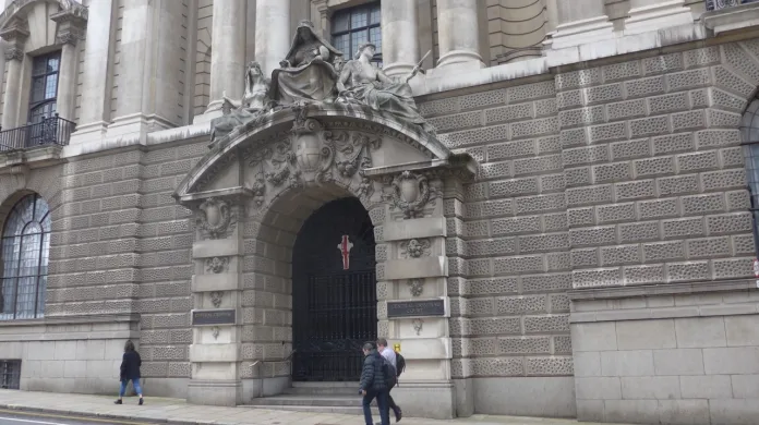 Soud v Londýně, kde před rokem padl osvobozující verdikt pro devětadvacetiletého vraha českého občana