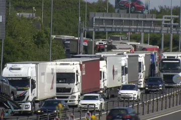 Souhrn ekonomických transakcí Česka se zahraničím skončil po dvou schodkových letech v přebytku
