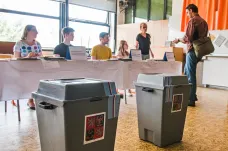V Česku skončil první den voleb. Europoslance bude možné vybírat ještě v sobotu