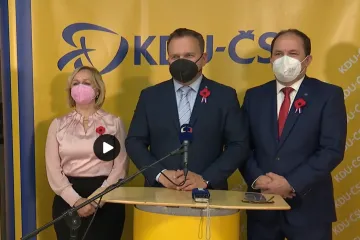 Lidovci i TOP 09 schválili koaliční smlouvu. KDU-ČSL bude mít tři ministry, TOP 09 dva