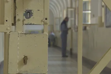Méně trestů odnětí svobody a častější peněžité sankce. Ministerstvo chce snížit rostoucí počet vězňů