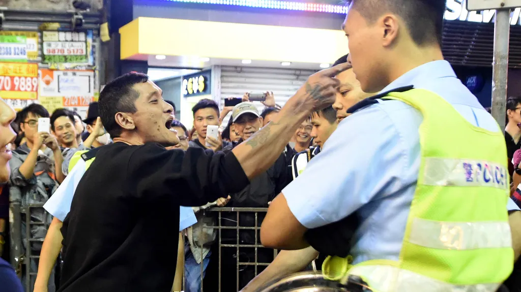 Vyklízení tábora demonstrantů v Hongkongu