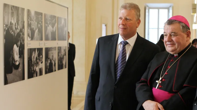 Ministr kultury Jiří Besser a pražský arcibiskup Dominik Duka