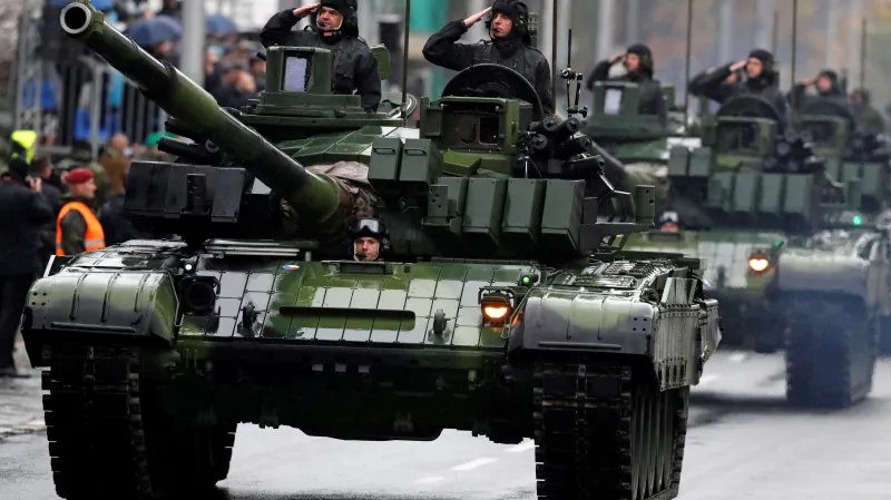 Tanky T-72M4CZ při přehlídce na Evropské