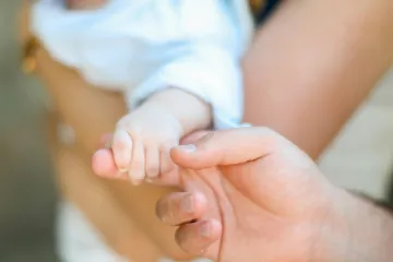 V USA jsou dostupná lidská embrya na zakázku. Vědci varují před eugenikou