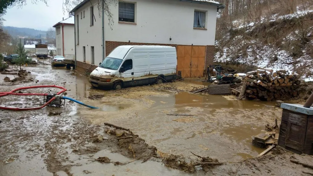 Masivní únik kejdy na Znojemsku - snímek z 20. 1. 2026